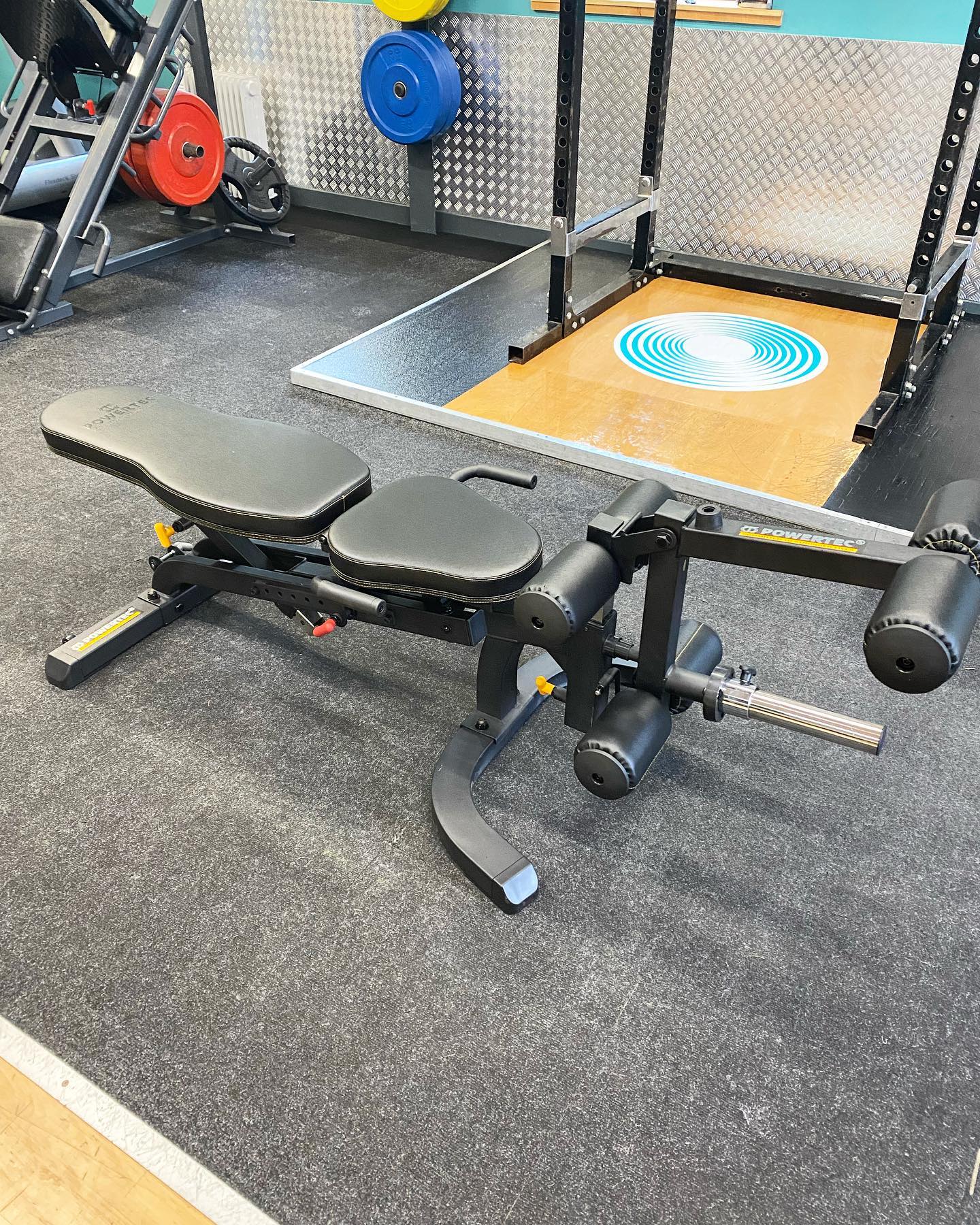 Weight lifting bench